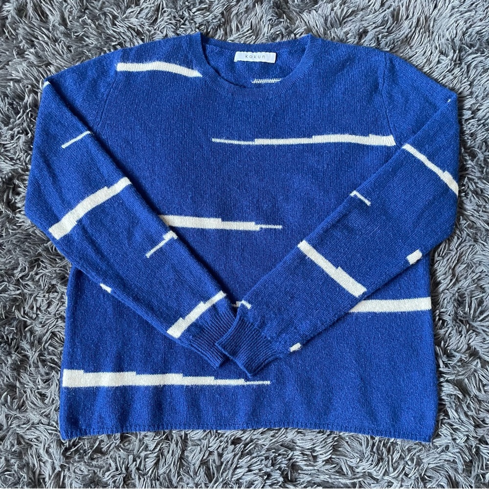 Kokun Cashmere Blue & White Crewneck Sweater with Geometric Stripes